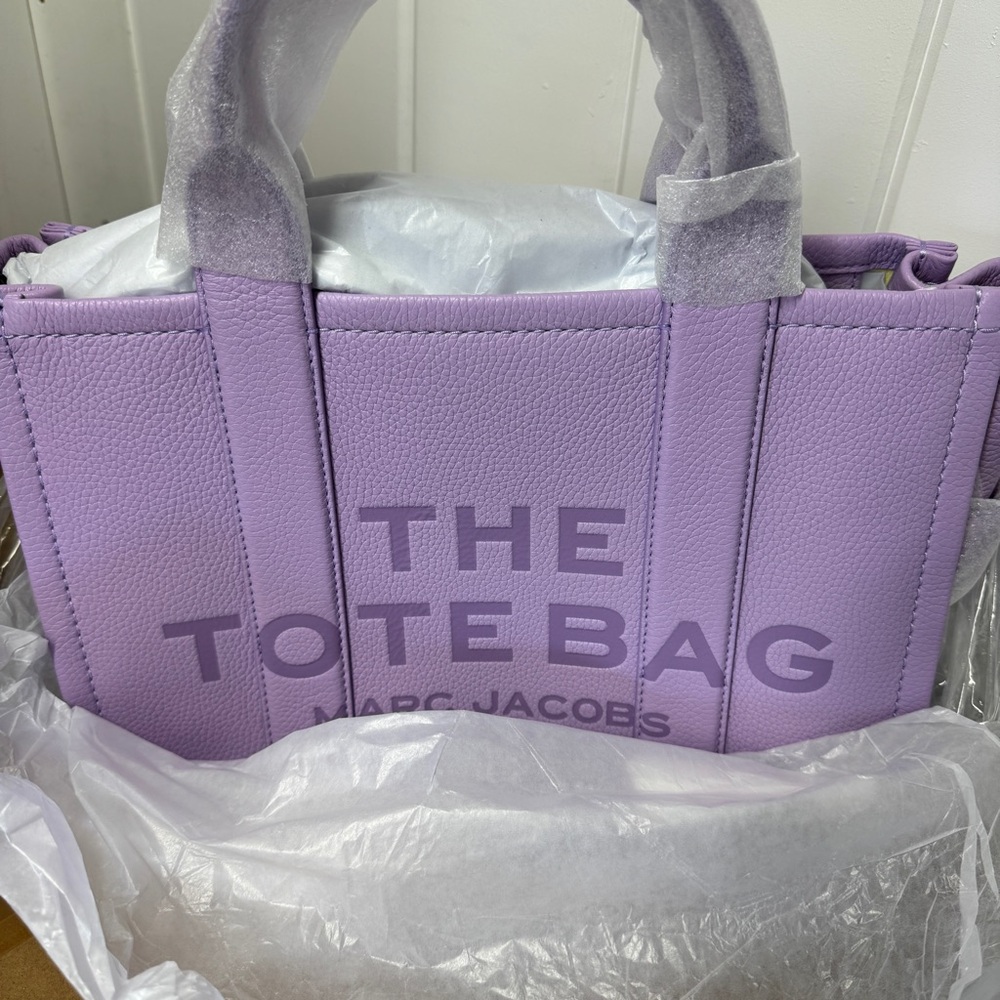 MARC JACOBS The Leather Medium Tote Bag – Wisteria - Picture 9 of 10